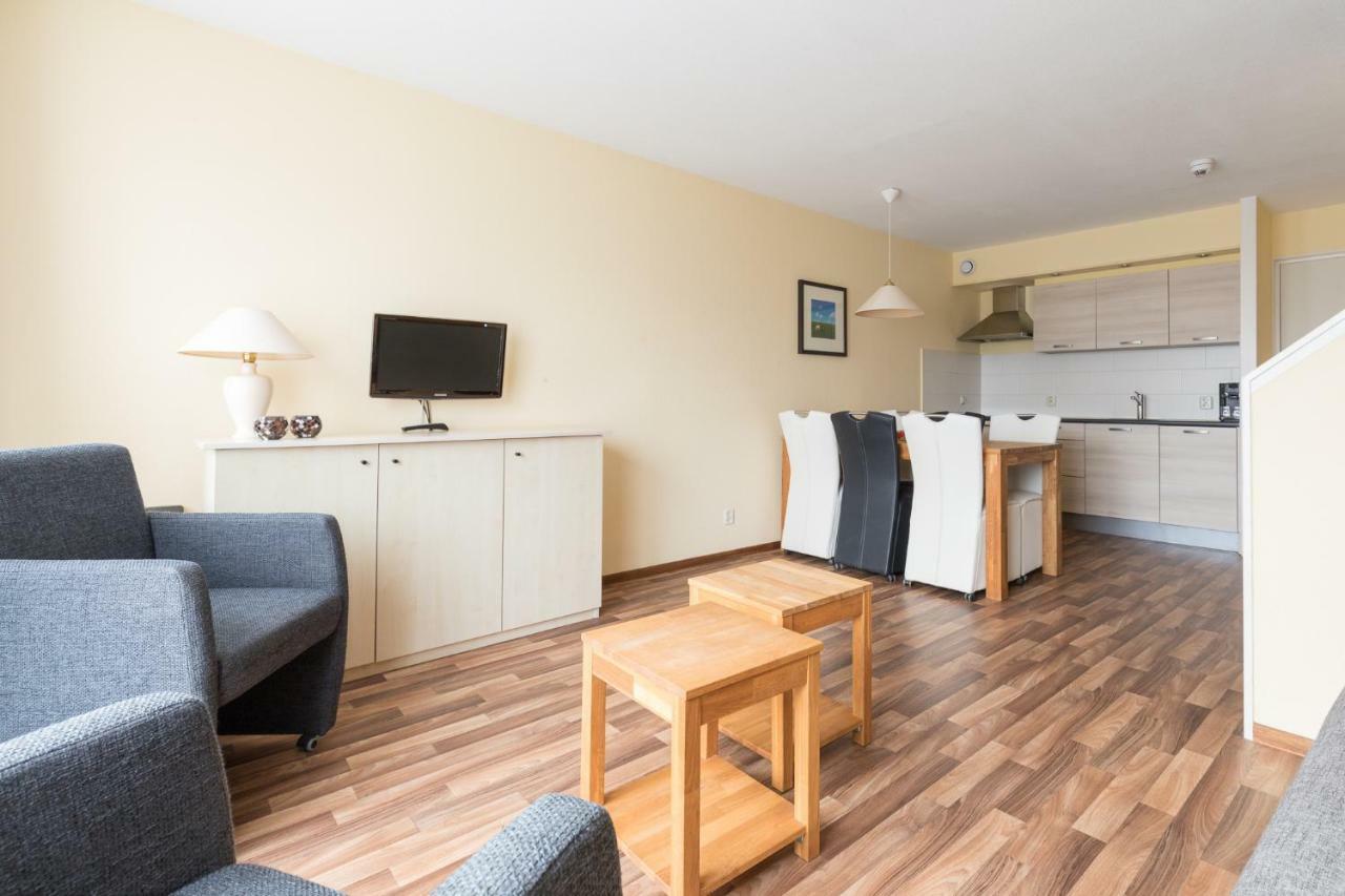 Appartement De Vrijbuiter, Resort Amelander Kaap 霍勒姆 外观 照片