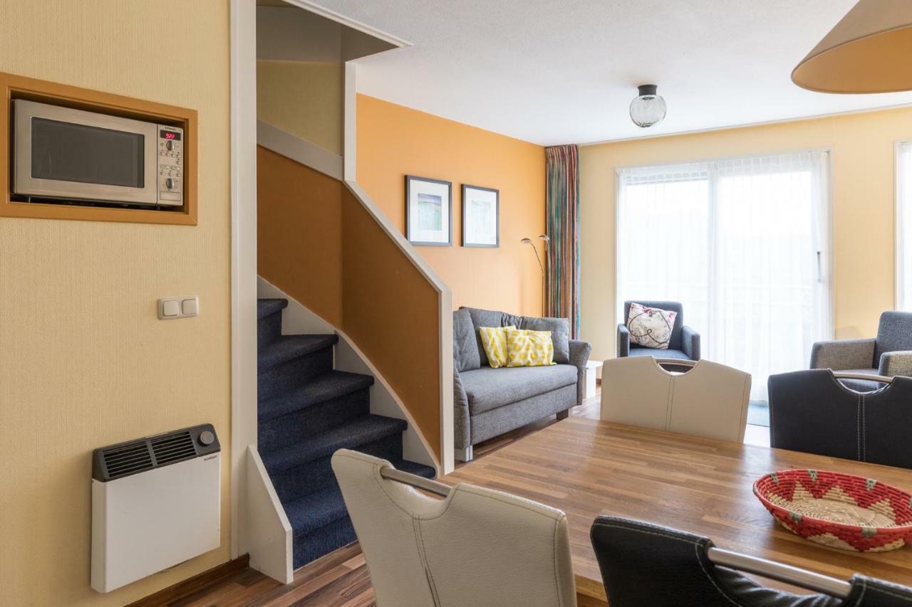 Appartement De Vrijbuiter, Resort Amelander Kaap 霍勒姆 外观 照片